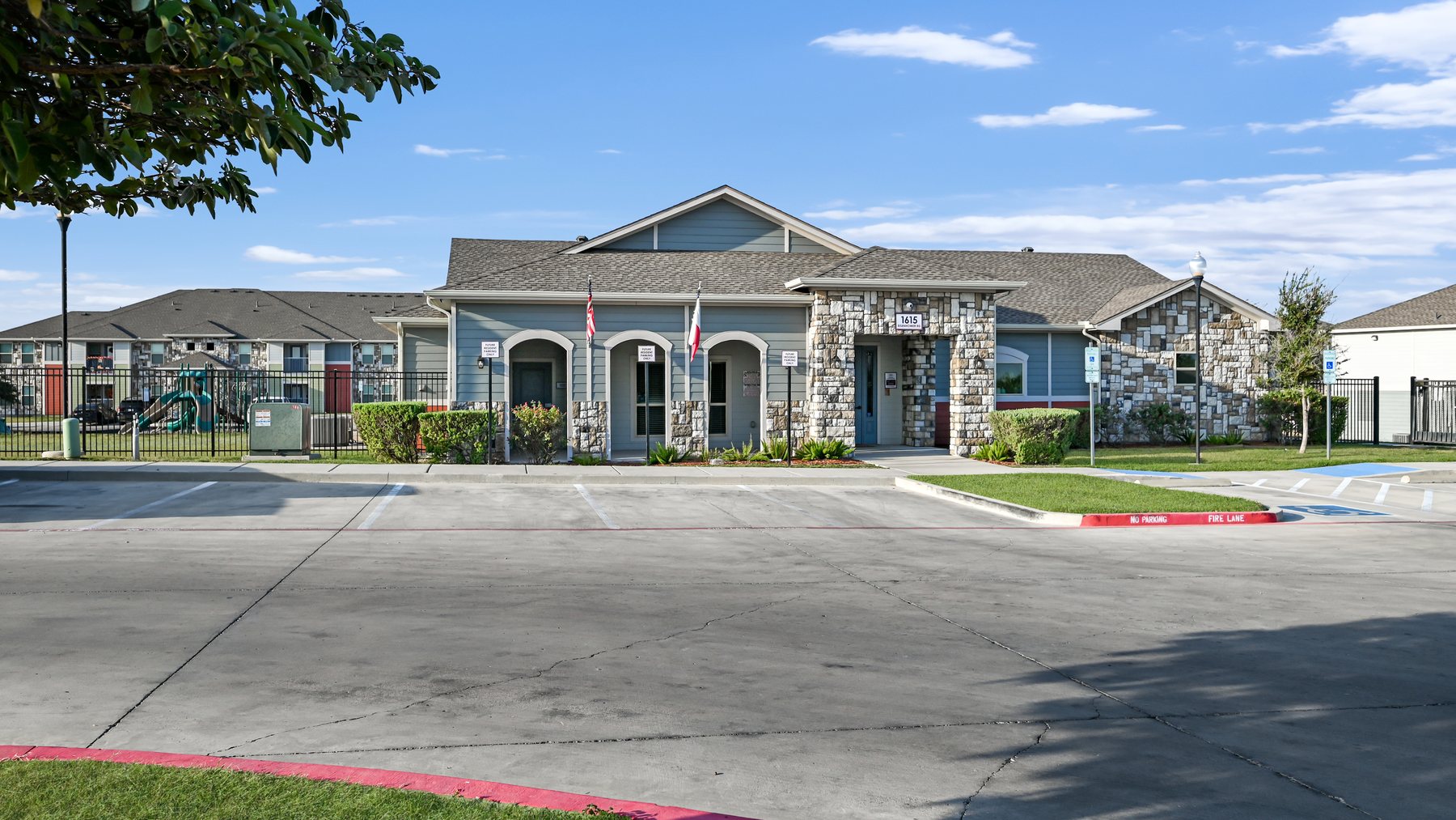 Gran Cielo leasing office exterior